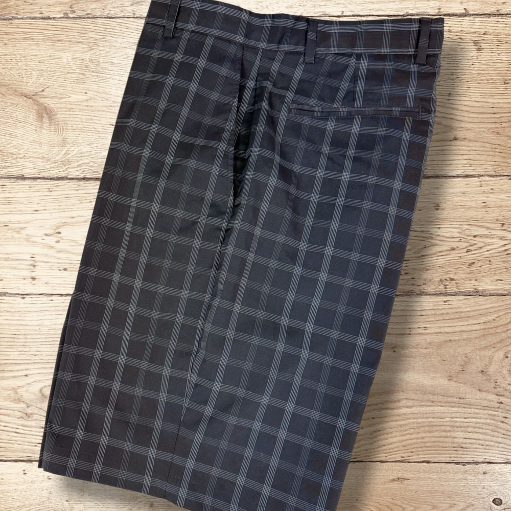 WALTER HAGEN Mens Plaid Golf Casual Chino Shorts - Size 34 - Black Plaid